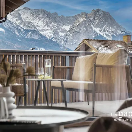 Bergalpine Apartment *